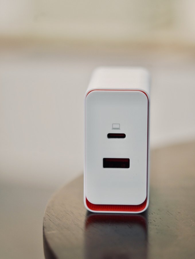 一加充电器怎么样 一加 supervooc 100w 双口超级闪充充电器开箱图赏
