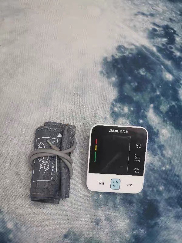 今天我要分享的是一款非常实用的产品 - AUX/奥克斯血压测量仪