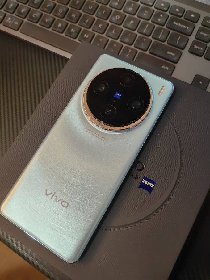 买手机送蔡司镜头包.vivo x100 pro上手实拍_什么值得买