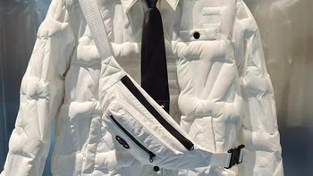 2021年冬季新款时尚宽松显瘦领带字母挎包保暖长袖羽绒服外套女装——冬日里的时尚之选
