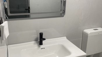 2023新款浴室柜组合：现代简约陶瓷一体盆，卫生间洗漱台的智能革新