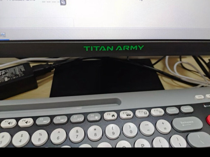泰坦军团显示器