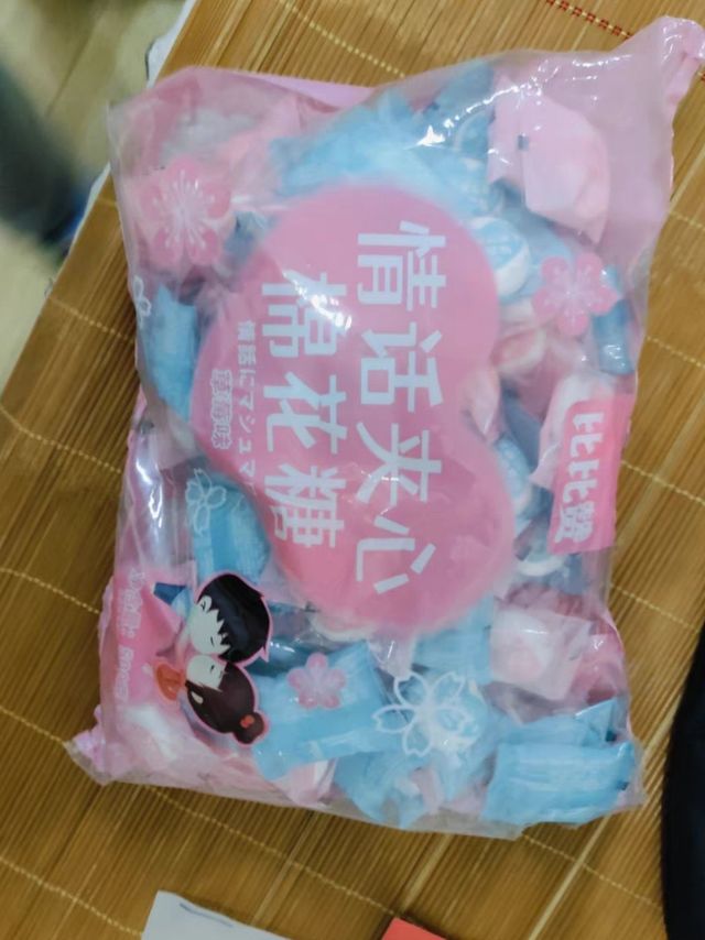 几块钱的棉花糖小孩子吃的真欢