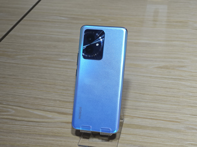 发布会直击荣耀100真机实拍