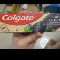 高露洁（Colgate）天然竹子活炭清新口气竹炭美白牙膏
