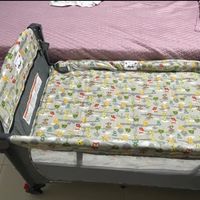 Heekin德国婴儿床移动拼接宝宝床。