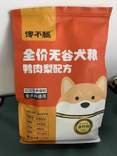 馋不腻鸭肉梨狗粮是一款针对泰迪、比熊、博美等小型犬的通用型狗粮。