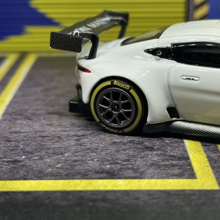 PopRace 阿斯顿马丁 Vantage GT3 白色涂装