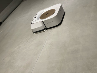 iRobot 擦地机器人:家庭清洁神器，让你拥有干净舒适的家居环境！