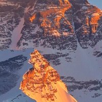 珠穆朗玛峰：探险家的梦想之地