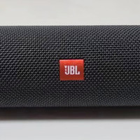 JBL蓝牙音箱，很不错的一款户外音响。