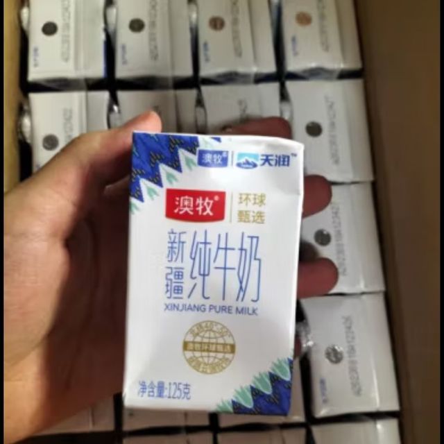 蒙牛纯甄黄桃燕麦口味风味酸奶。