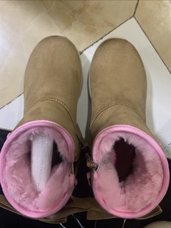 粉粉嫩嫩的雪地靴