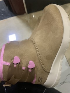 粉粉嫩嫩的雪地靴