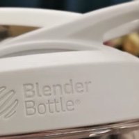 BlenderBottle摇摇杯健身水杯，是一款非常实用的健身器材
