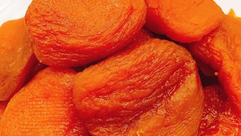 红杏干不仅是一种美味的食物，还具有重要的药用价值，能够提高免疫力和抗氧化能力。