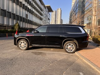 国产红旗气势上真的是不输给500万以内的SUV