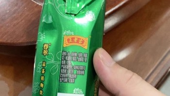 王老吉尊萃加浓型凉茶：清爽解腻，健康相伴