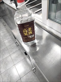 酒要与你一起喝，高粱老酒