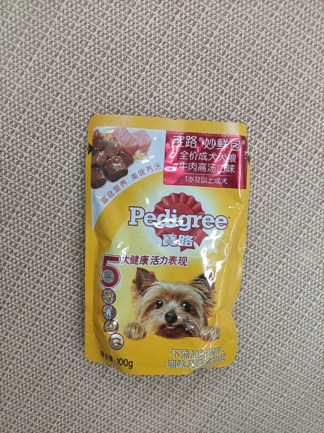 宝路狗零食成犬妙鲜包：美味可口，营养丰富