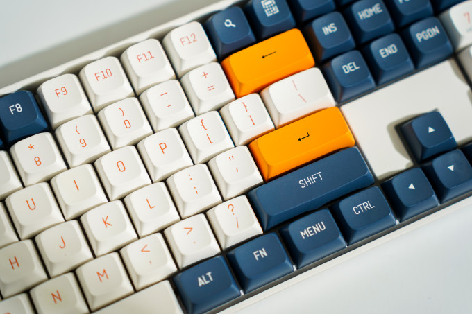 爱国者a108性价比超高的双模机械键盘