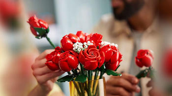 2024开年红艳一捧花，乐高发布10328玫瑰花束
