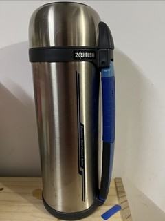 230R在亚马逊海外购买的一个ZOJIRUSHI 象印 Tuff 运动水壶,2.0L