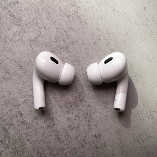 AirPods Pro (第二代) - 配 MagSafe 充电盒 (USB‑C)