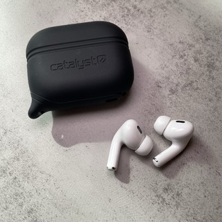 AirPods Pro (第二代) - 配 MagSafe 充电盒 (USB‑C)