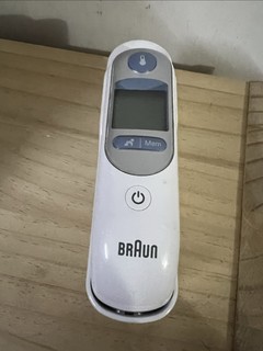 白色款的Braun博朗ThermoScan7IRT6520红外线耳温计