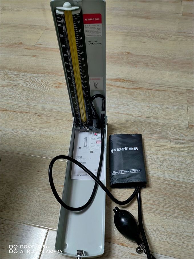 鱼跃水银血压计家用台式血压仪器老人臂式手动测量血压医用血压仪