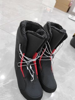 WS雪鞋是一款户外滑雪装备