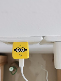 努比亚PA0207小黄人联名款充电器：充电快如闪电，小黄人风格独特！