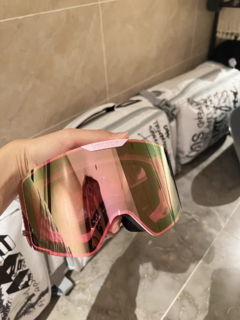 今天给大家介绍一款备受好评的VECTOR滑雪眼镜！