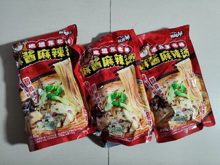 广东人在重庆发货地买到了成都生产的东北老式麻辣烫