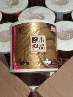 一块钱一卷的清风原木纯品卷纸，140克的规格，很超值了