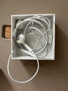  苹果 Lightning 接口 EarPods，聆听音乐的绝佳选择！