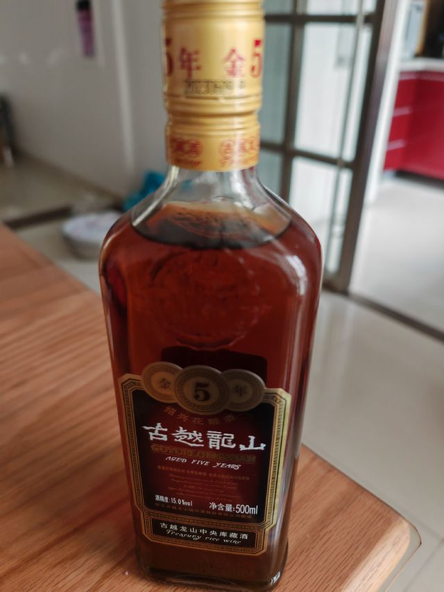 一个人小酌一点黄酒