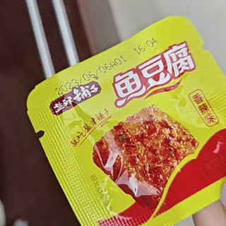 盐津铺子豆皮辣条麻辣片小零食小吃手撕豆皮