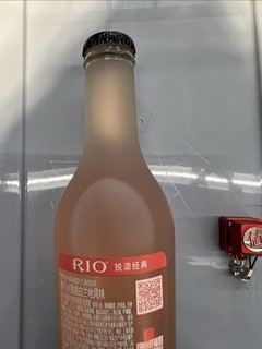 锐澳预调鸡尾酒，水蜜桃白兰地风味，玻璃瓶