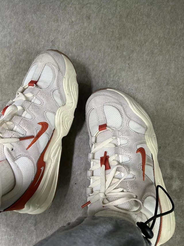 洗之前之后，五百元的鞋刷废了，想着洗衣店更专业，把翻毛皮都刷翻了，太差了