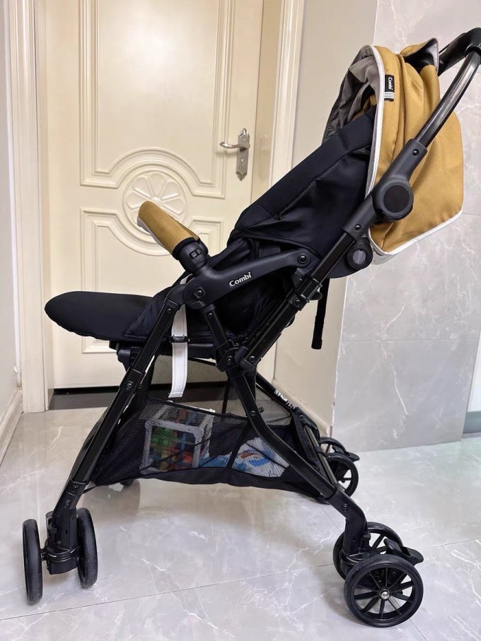 康贝婴儿车