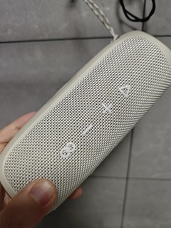 三年的JBL flip音乐万花筒无线蓝牙音响