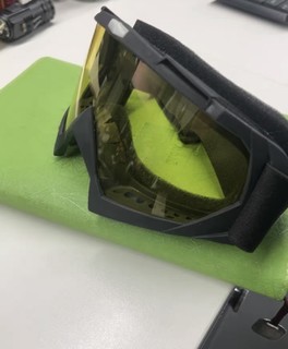 滑雪眼镜，保护好眼睛