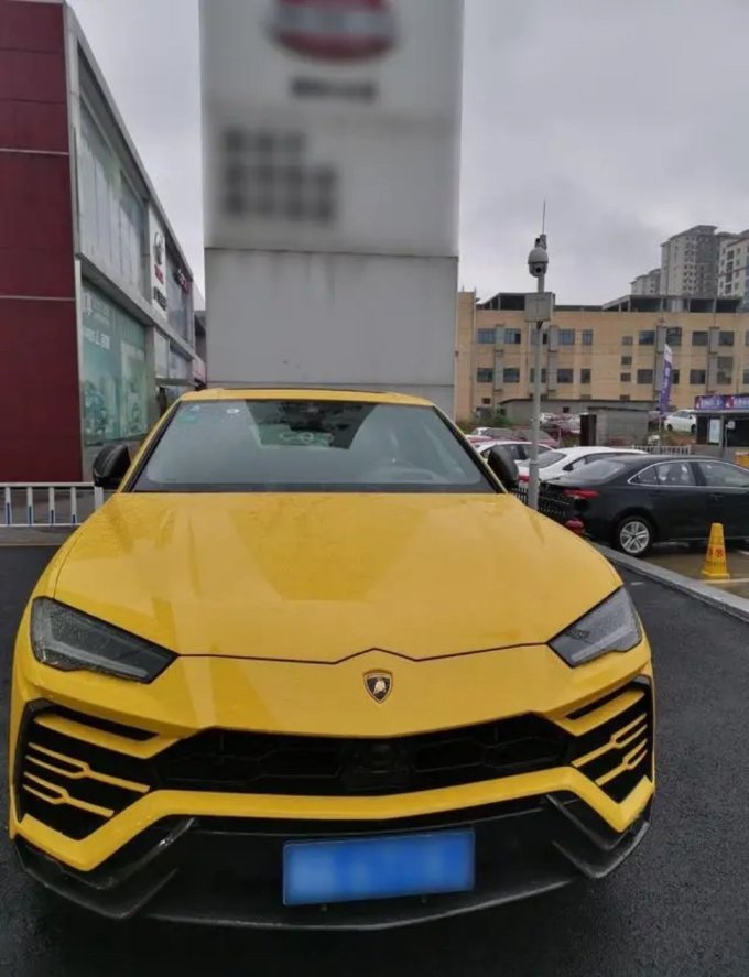 兰博基尼urus2022款40tv8在售裸车价29400万元69油耗400l100km69