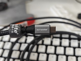 高性价比的USB4 240W 8K PD数据线，2米才30块钱