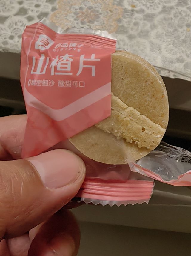 良品铺子山楂片，酸甜可口好味道