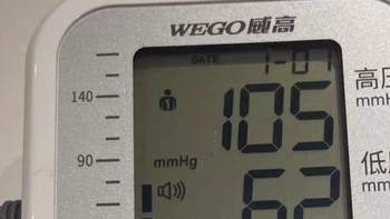 电子血压计适合老人使用。
