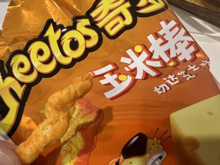 宅家过年怎么能没有零食，奇多切达芝士玉米棒