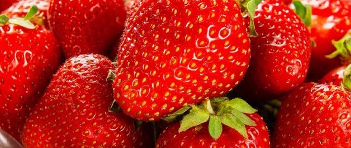 快来尝尝这个酸酸甜甜的草莓吧！